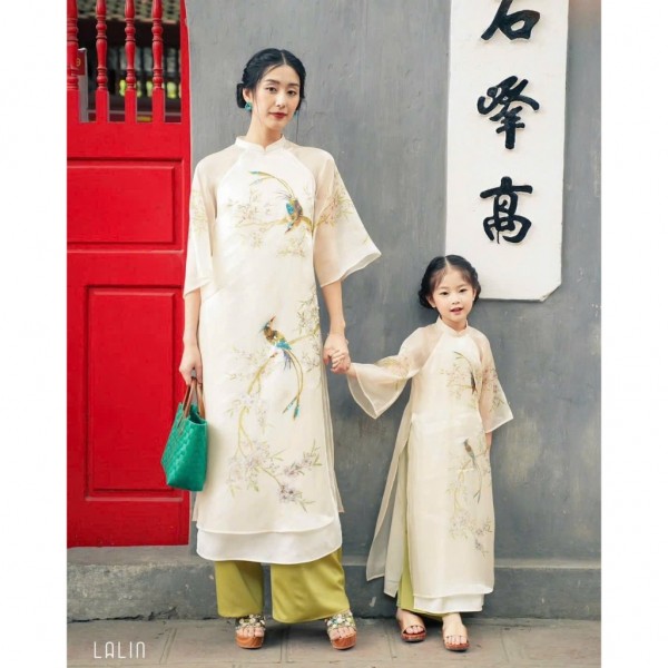 Áo dài đôi cách tân Thuyền Quyên áo dài tết mẹ bé truyền thống 4 tà vải organza họa tiết thêu đính kết nổi - AD011