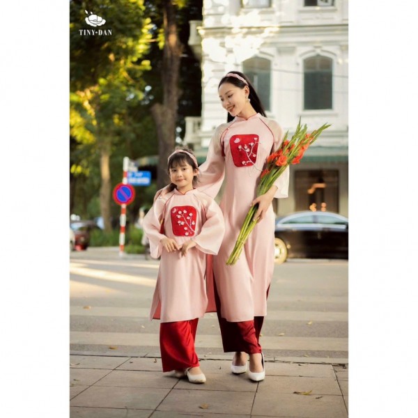 Áo dài mẹ bé kèm quần màu hồng pastel Thuyền Quyên áo dài cách tân chất liệu tơ mộc mềm mại - AD024